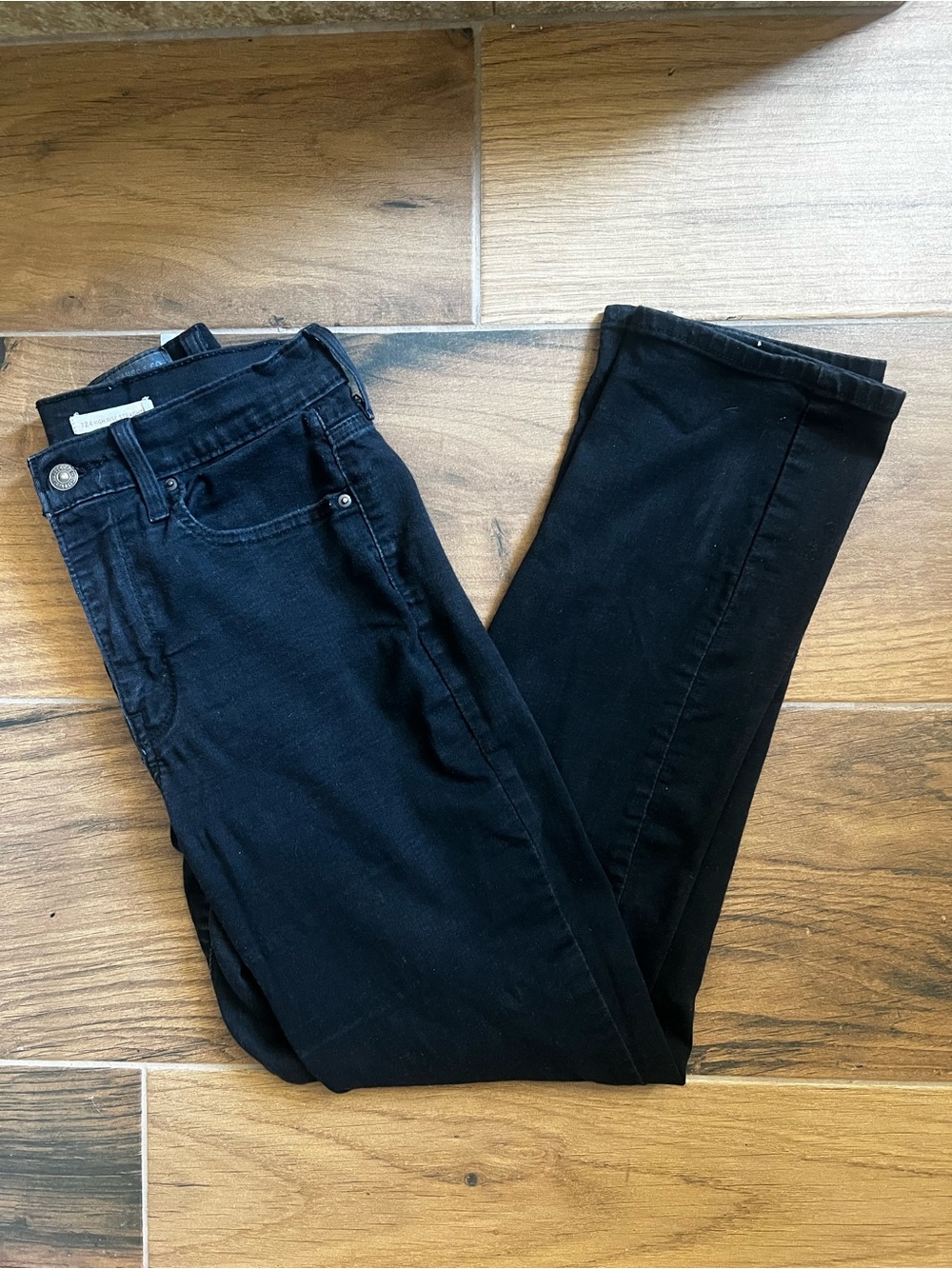 Levi’s 724 High Rise Straight Leg Women’s Black Jeans Size W28 L30 🖤 - Picture 4 of 9